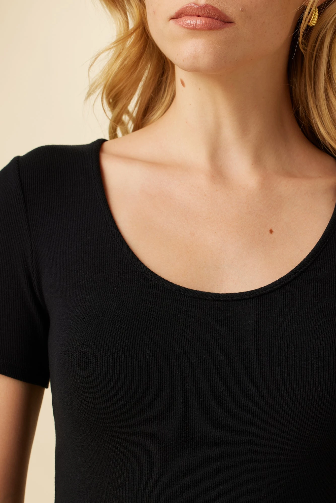 Itana Dream Rib Tee - Black 6 Itana Dream Rib Tee - Black - Image 4