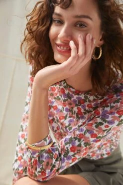 Issa Silken Modal Tee - Seaside Floral -Amour Vert 0111IssaSilkenModalSeasideFloral 2698 4fa89ed7 20d0 4b48 a62b 41cfae54e83a