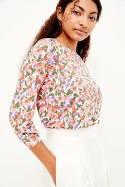 Issa Silken Modal Tee - Seaside Floral -Amour Vert 0111 Issa Silken Modal Seaside Floral 2087 web 7b894aab 2a1c 4f8b af6e 8e9aa32a2f87