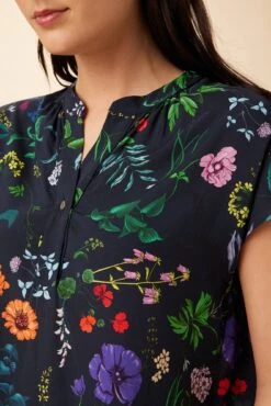 Renata Ecovero Blouse - Stella Floral Navy -Amour Vert 0607 Renata Stella Navy 4