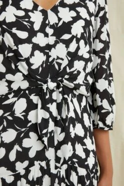 Cassa Ecovero Dress - Vista Floral -Amour Vert 7541CassaVista 0379 web 62acd74f 1c6c 4fe5 b39d 4e91cd13d5ad