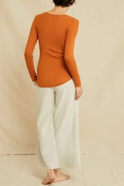 Itana Long Sleeve Dream Rib Tee - Umber -Amour Vert 9456 Itana Umber 0179 web e1397d54 1d27 444c 8855 97fd568f62db